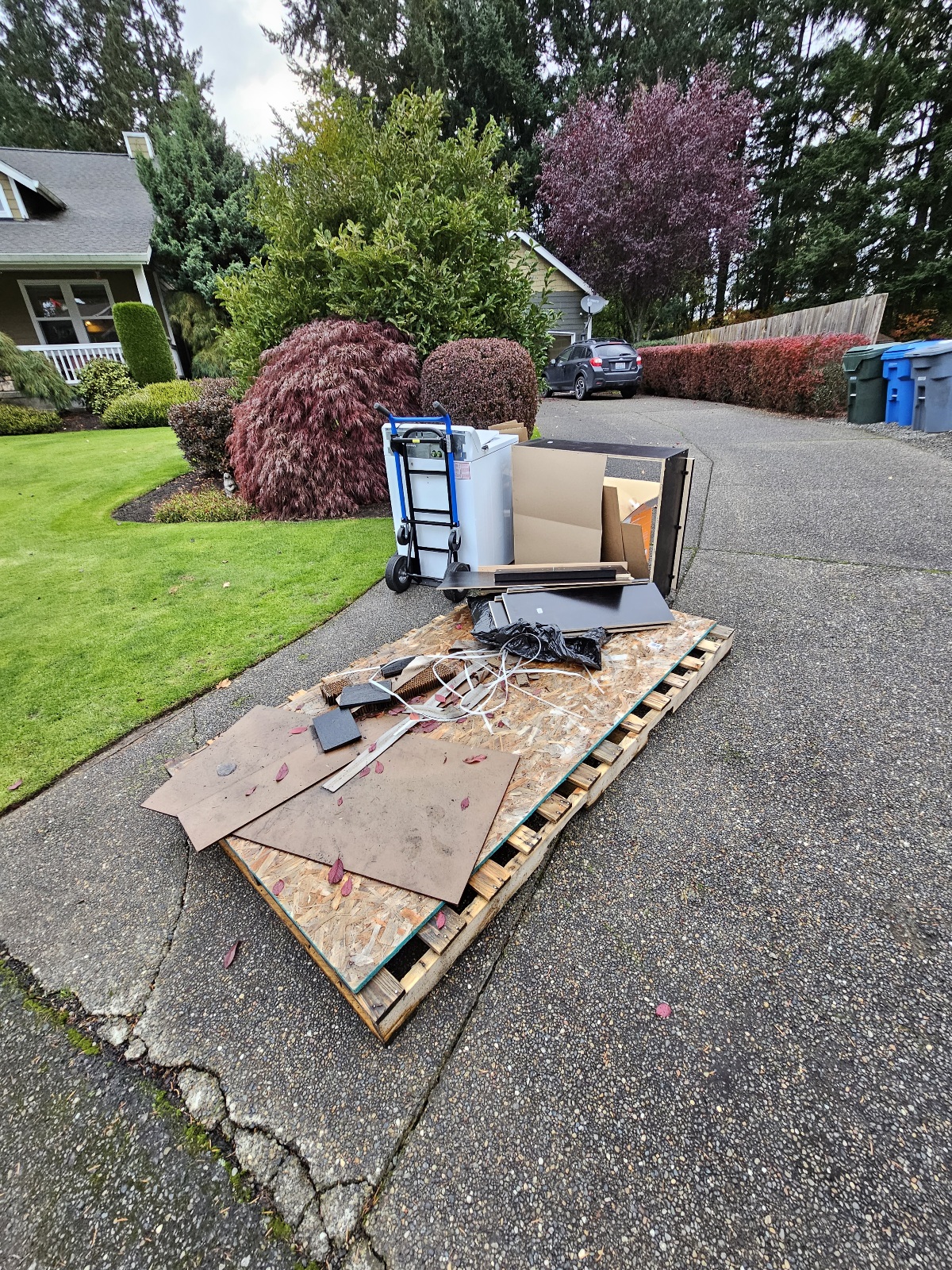 For junk removal Puyallup, reach out to us at Un-Junk It- Junk removal services.